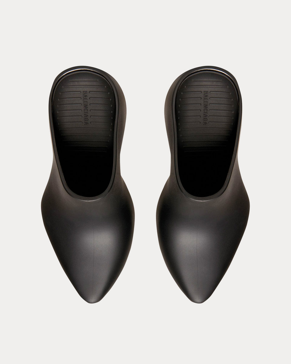 http://www.sneakinpeace.com/cdn/shop/products/balenciaga-Technocloginmatteblackrubber-slip-ons-2_1200x1200.jpg?v=1677169289