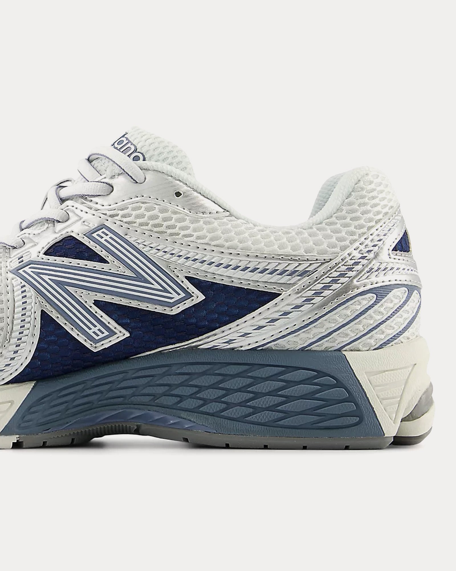 New Balance 860V2 'Northern Light' Sea Salt / Vintage Indigo / Artic Grey Low Top Sneakers - 3