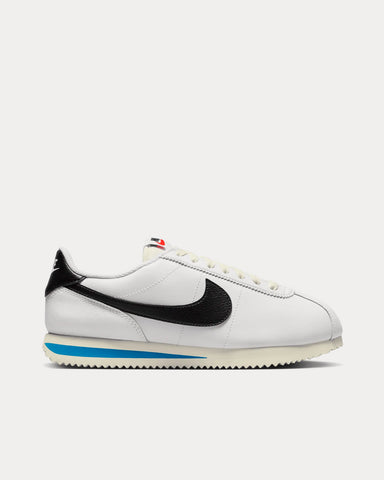 Nike Cortez White / Black Low Top Sneakers