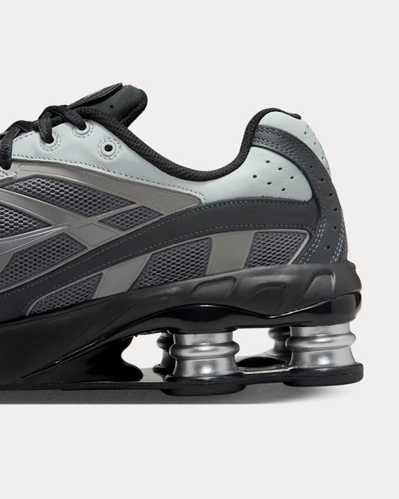 Nike Shox Ride 2 Light Graphite / Black Low Top Sneakers - 5