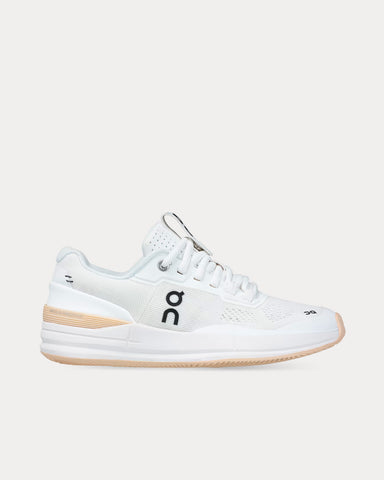 On Running The Roger Pro Clay White / Savannah Low Top Sneakers