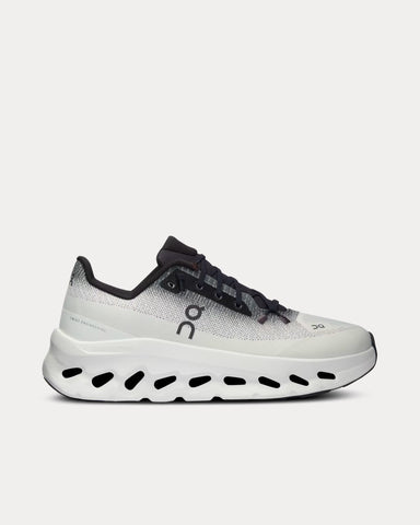 On Running Cloudtilt Black / Ivory Low Top Sneakers