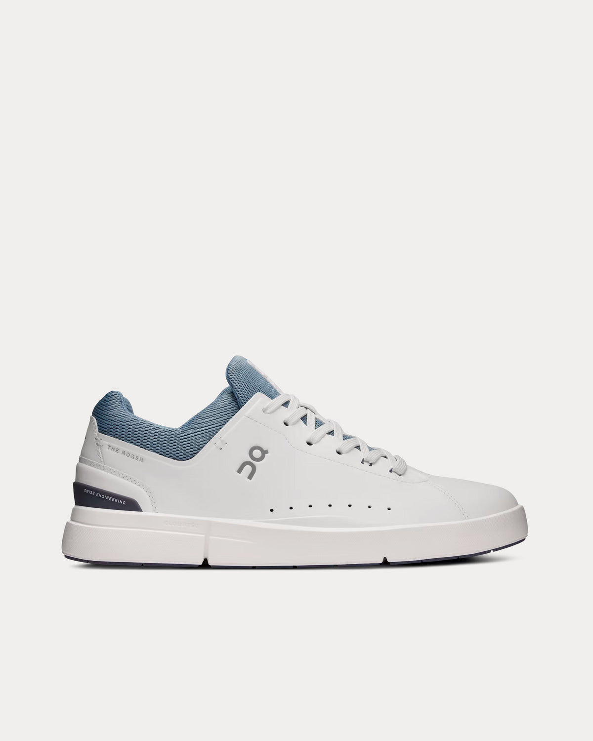 On Running The Rodger Advantage White / Chambray Low Top Sneakers ...