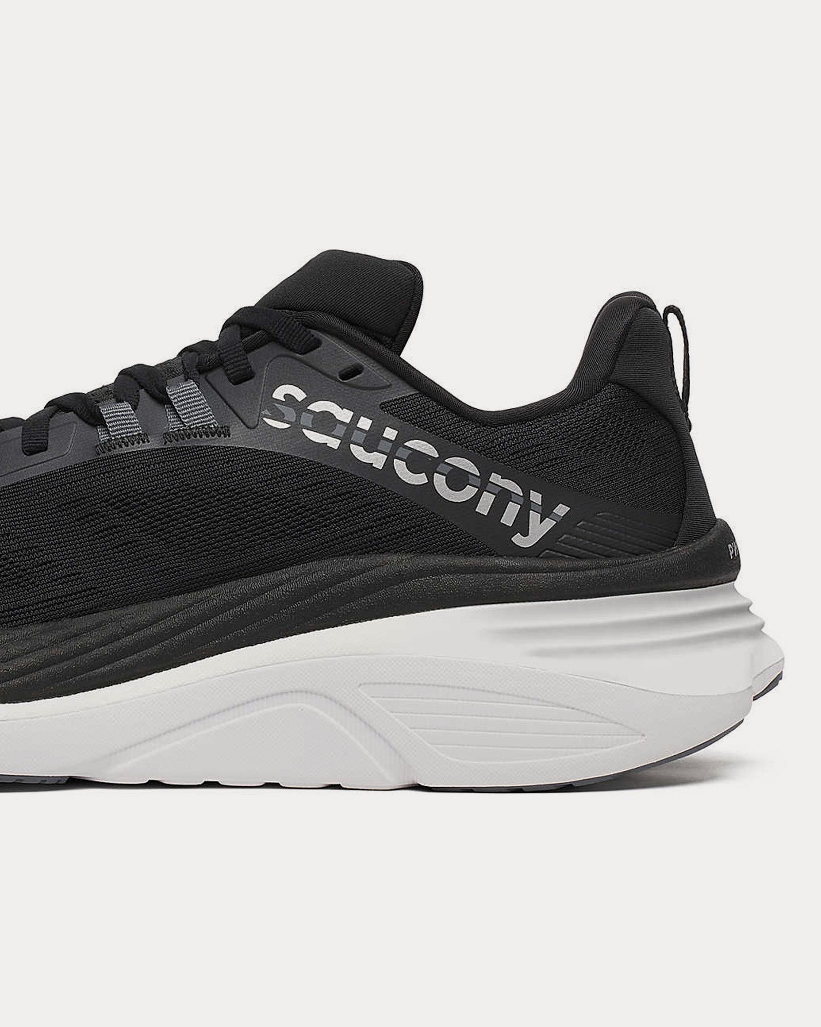 Saucony Hurricane 24 Black / Carbon Running Shoes - 6