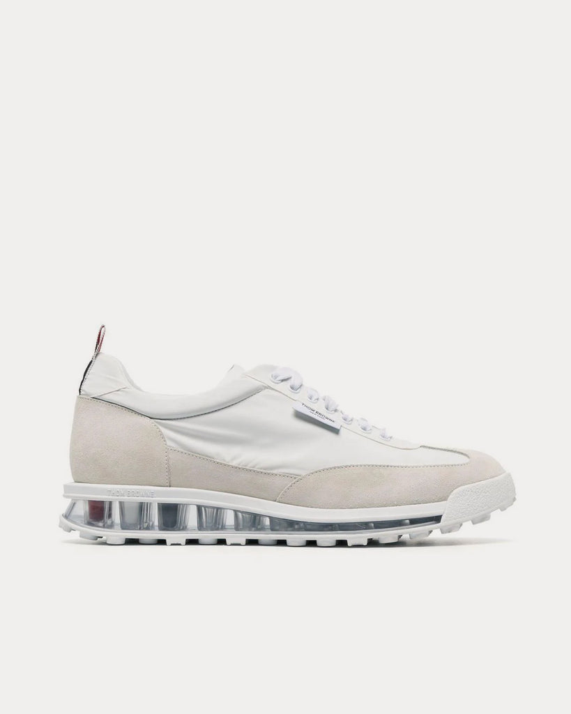 White nikes discount with clear bottoms