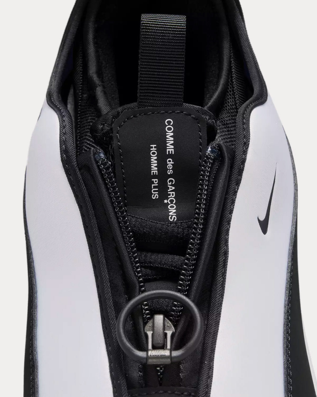 Air Max Sunder Black White Low Top Sneakers