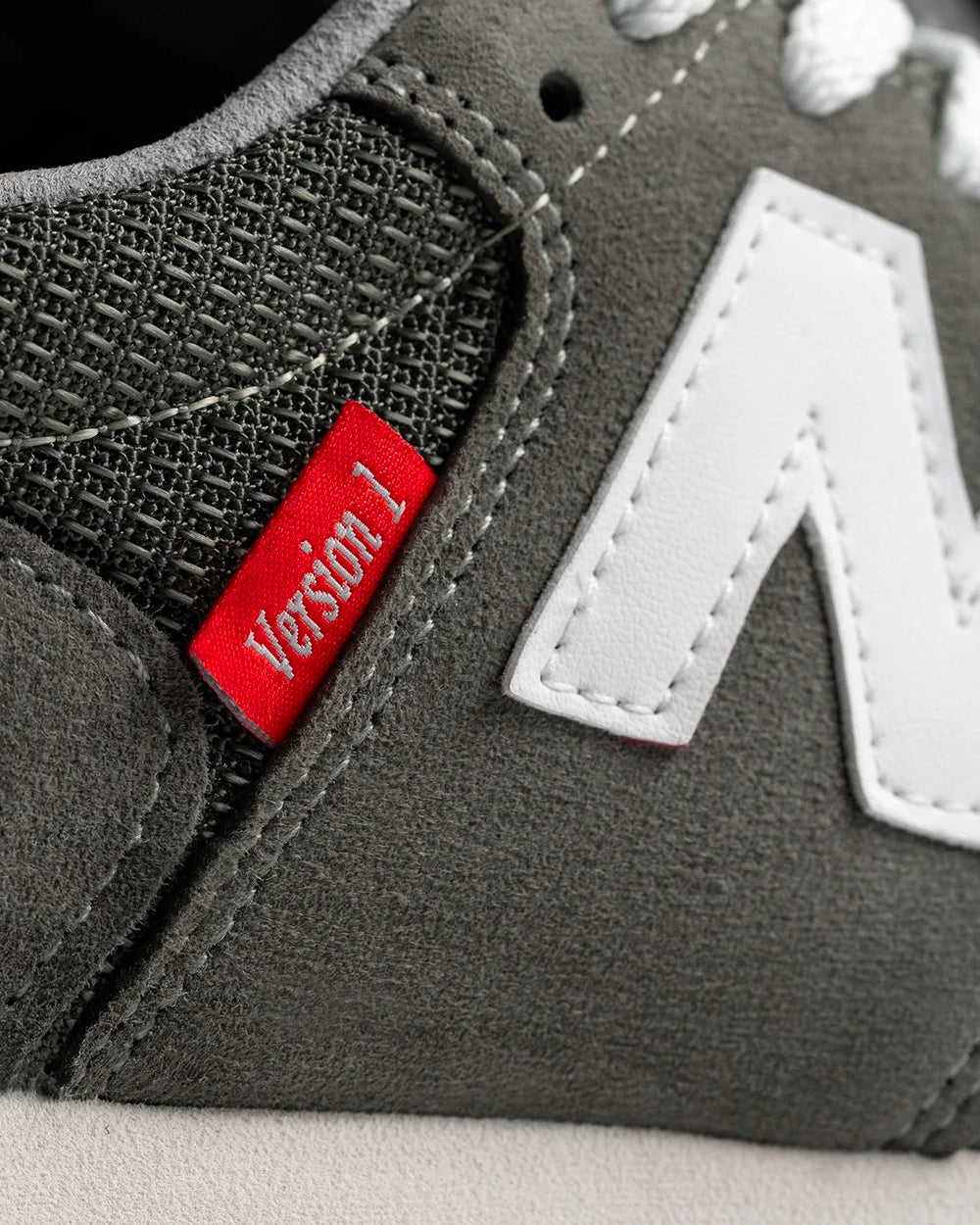 New Balance 990 V1 Grey Low Top Sneakers - 4