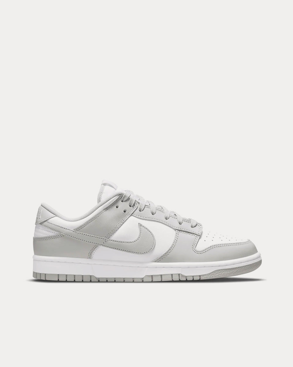 Dunk Low Retro White / Grey Fog Low Top Sneakers