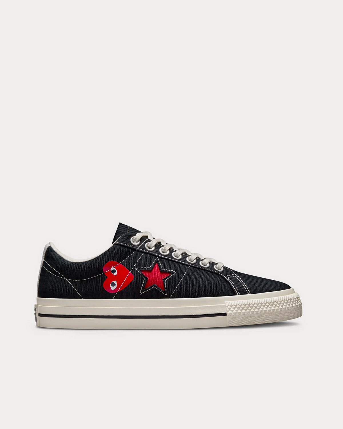 Converse black red heart online