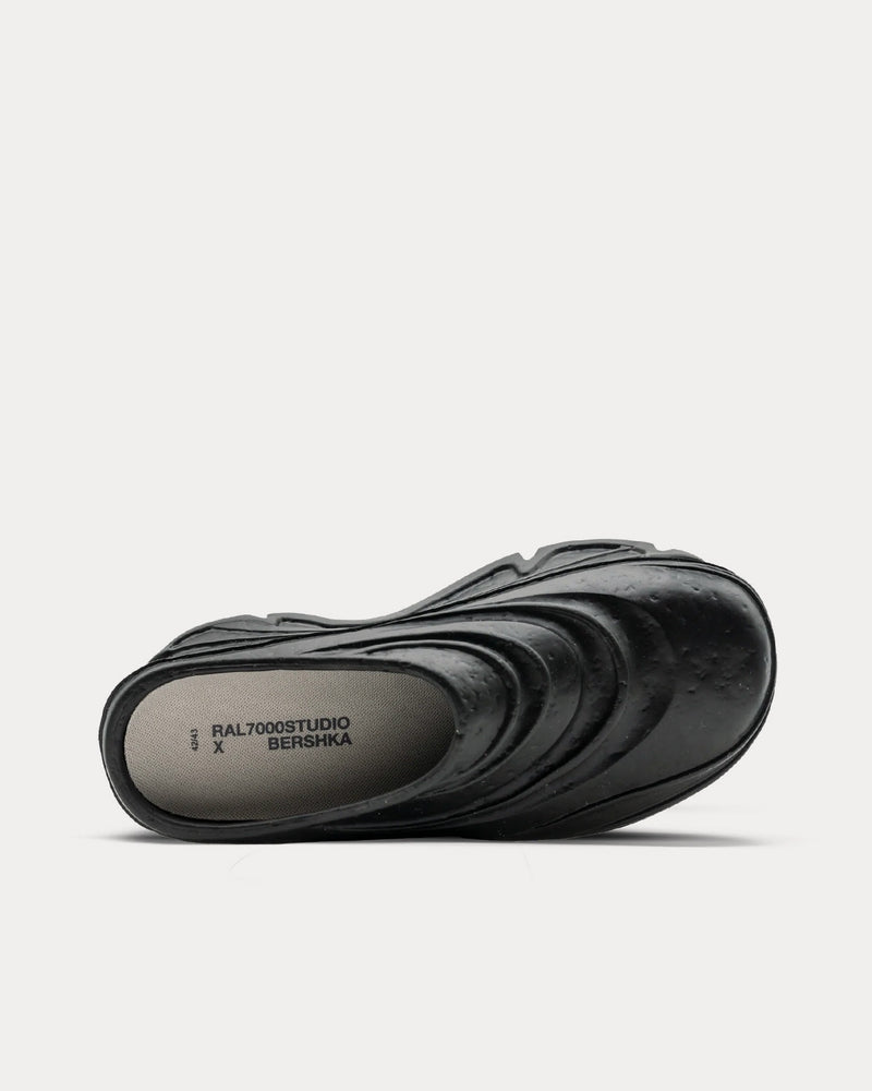 RAL7000STUDIO x Bershka Obsidian Clogs - 2