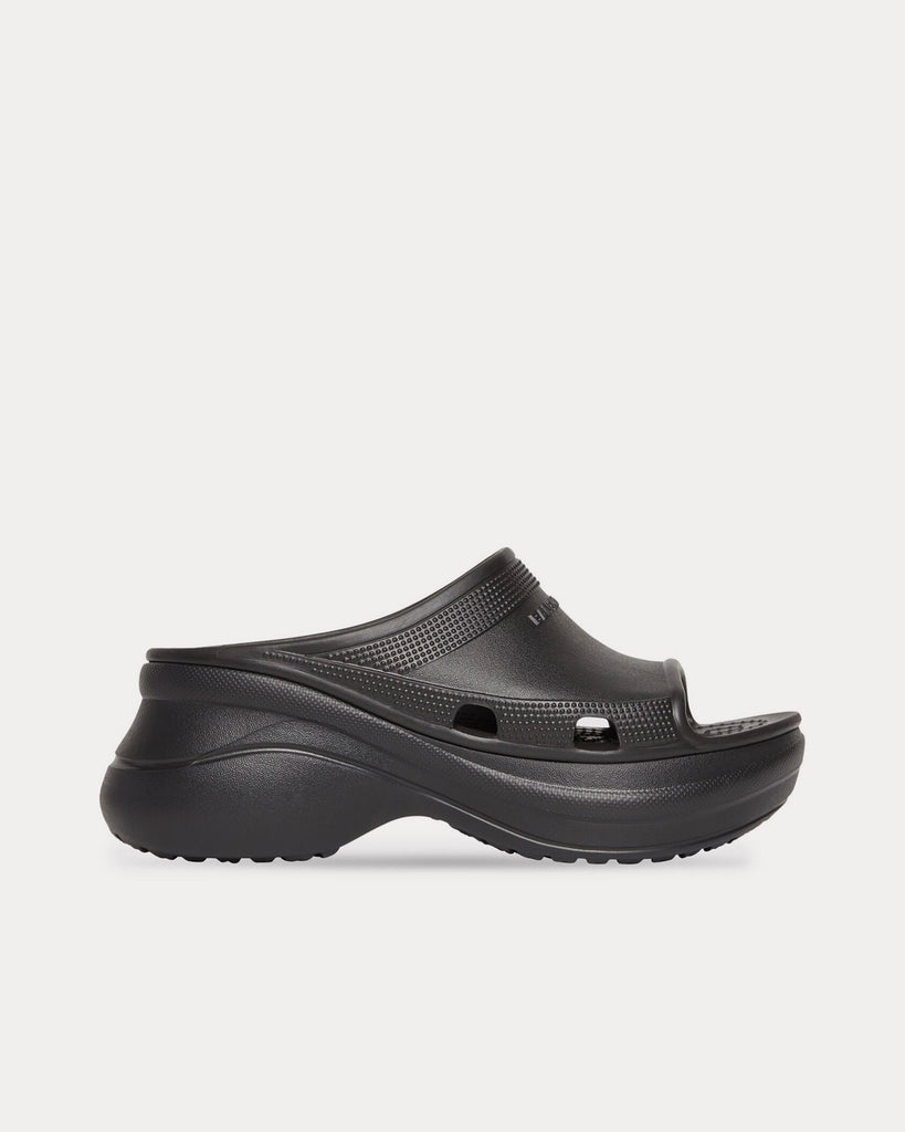 Balenciaga deals black crocs