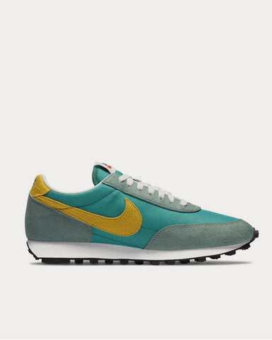 Nike Daybreak SP Faux Suede and Ripstop  Green low top sneakers