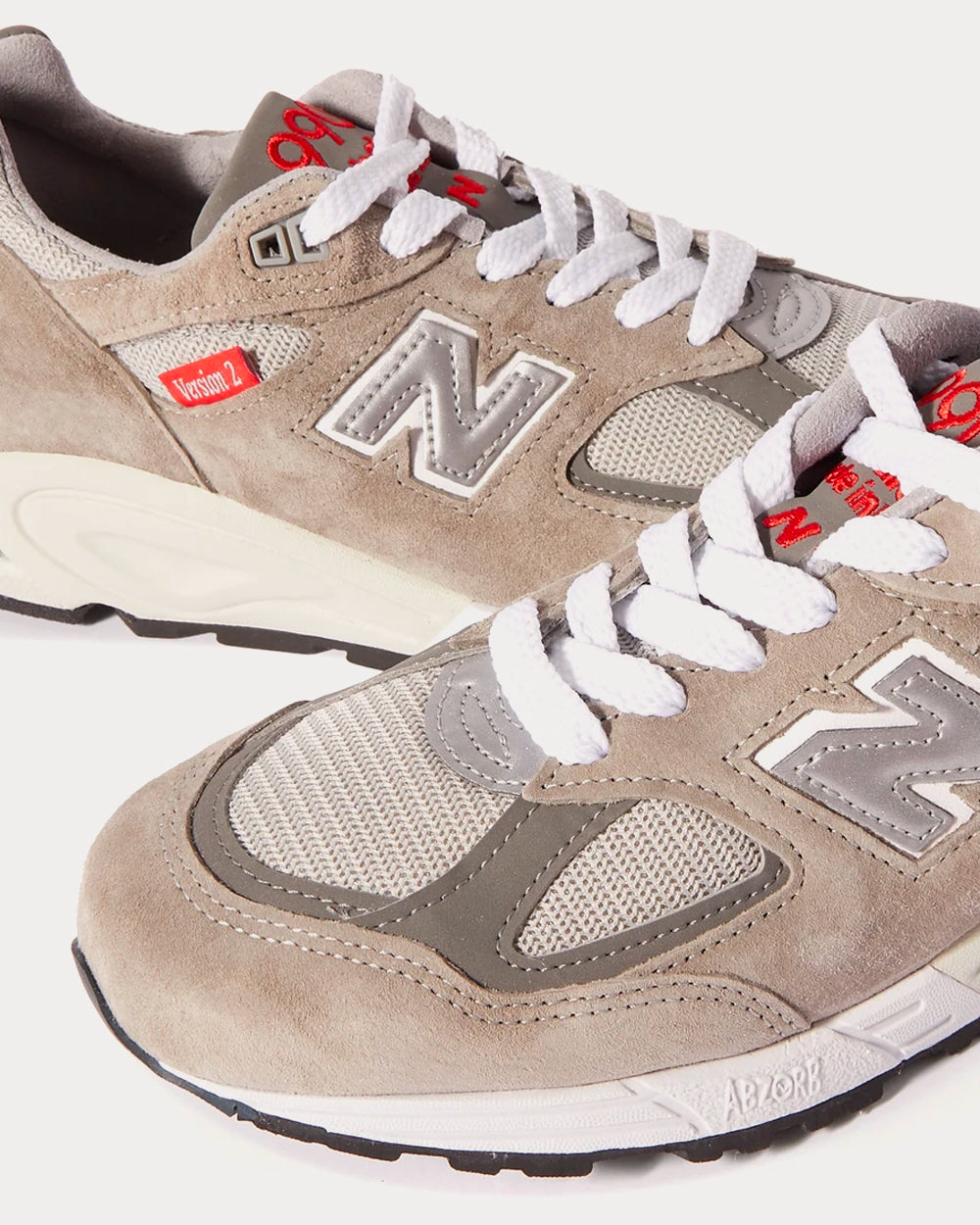 New Balance M990v2 Beige Low Top Sneakers - 3