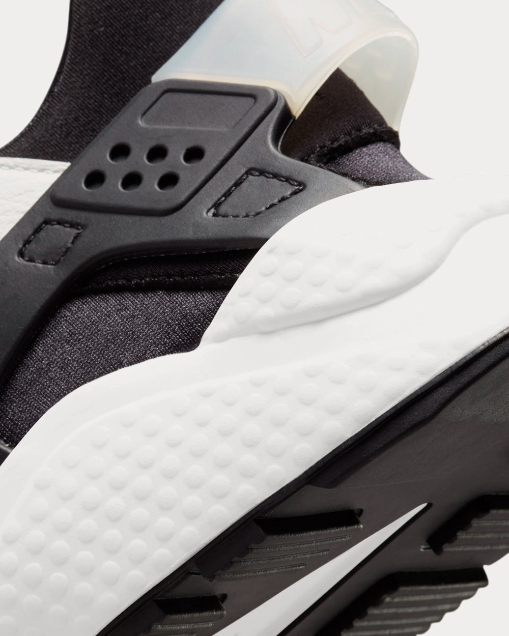 Nike Air Huarache Orca Black / White Low Top Sneakers - 6