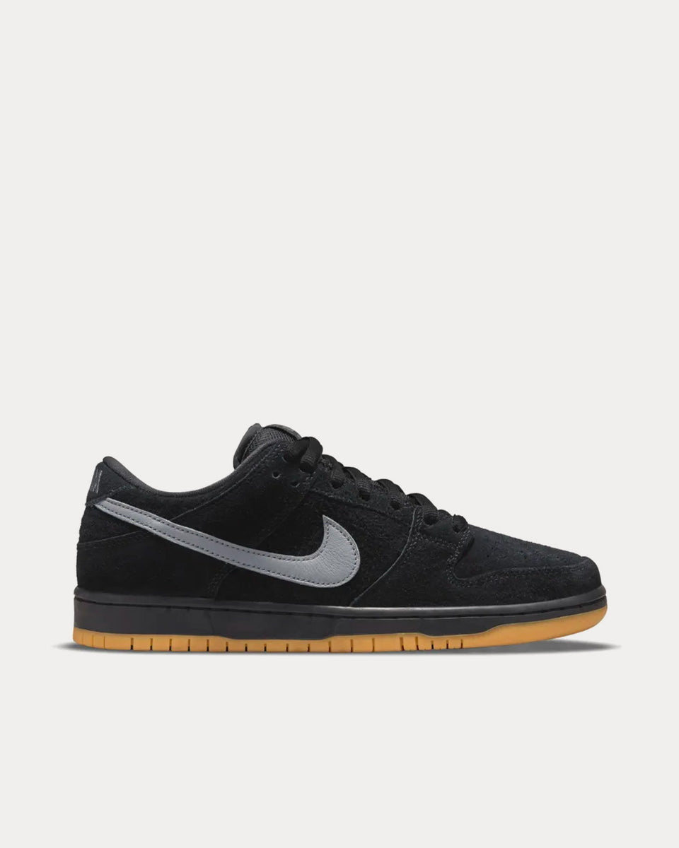 Nike sb dunks low black gum bottom best sale