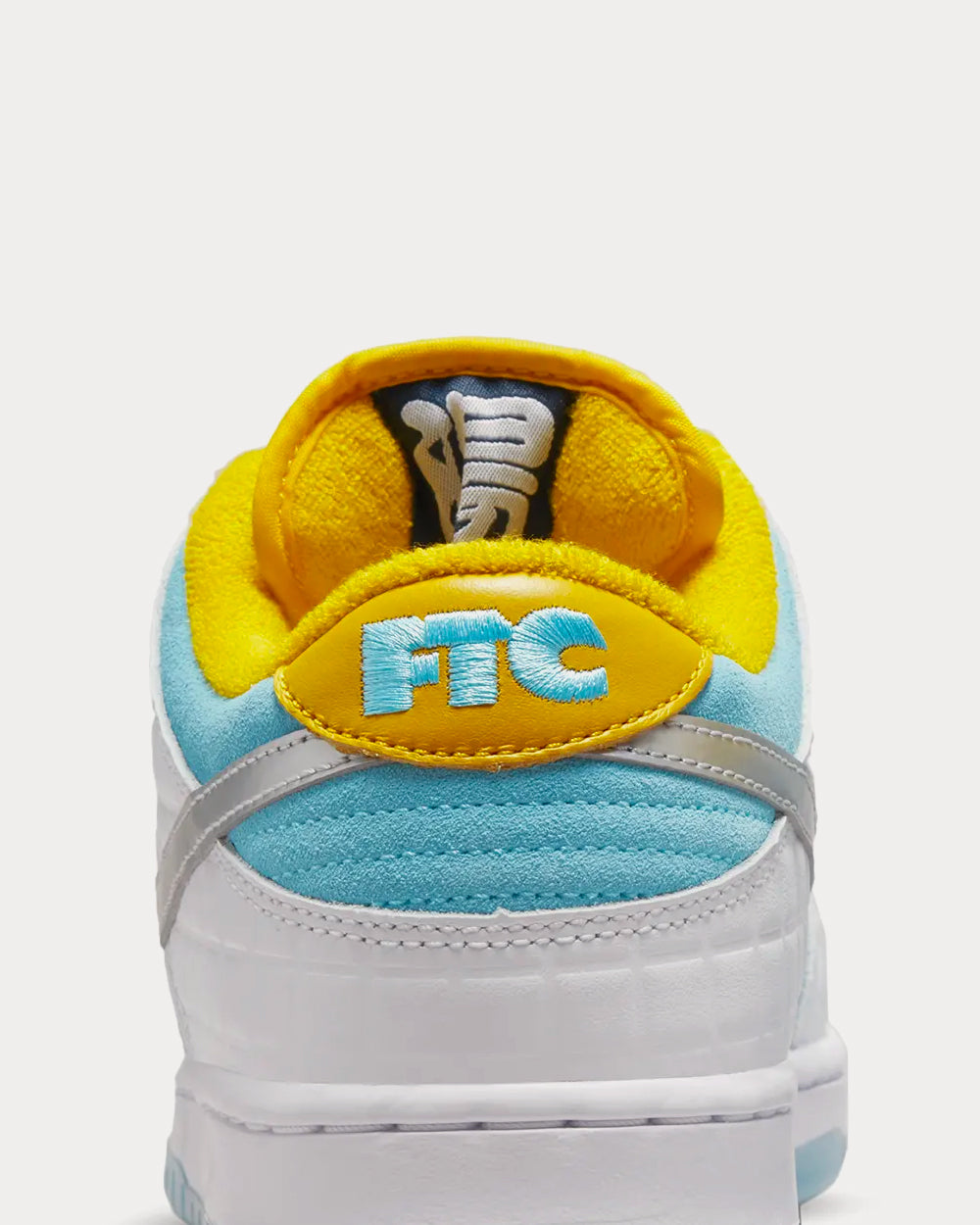 Nike x FTC FTC SB Dunk Low Pro FTC Lagoon Pulse Low Top Sneakers 